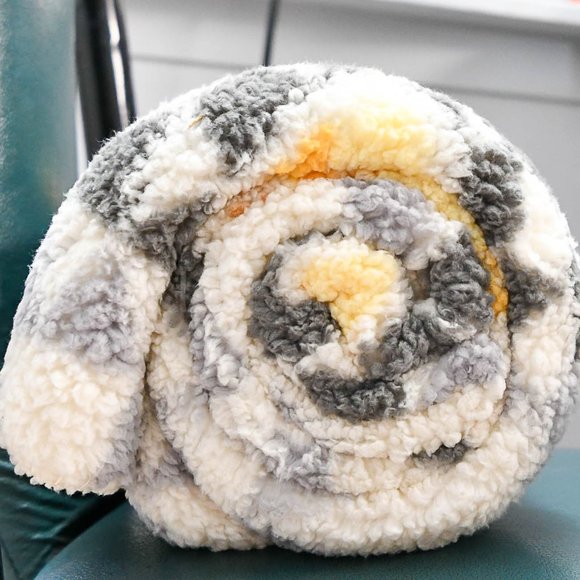 Pendleton Sherpa Fleece Blanket In  Arrow Point Gray color in King size - Picture 5 of 6